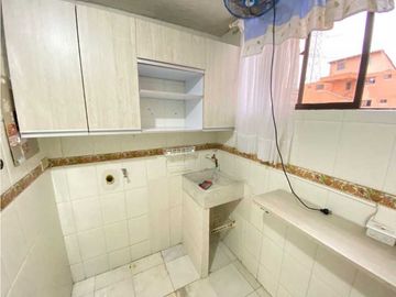 SE VENDE COMODO APARTAMENTO EN VILLA CAROLINA