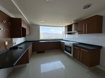 Privada del Bosque, STIM. Piso alto.