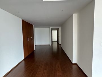 Privada del Bosque, STIM. Piso alto.