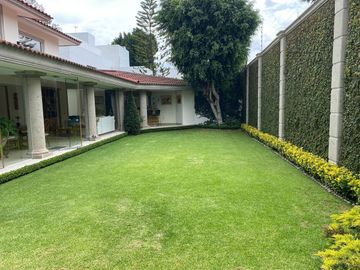 Casa en venta en la mejor zona de Bosques de las Lomas.