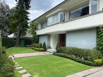 Casa en venta en la mejor zona de Bosques de las Lomas.