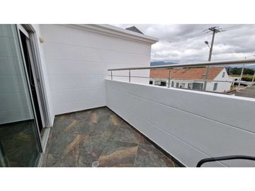 Amplia e iluminada casa en el mejor conjunto de Zipaquirá