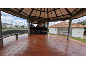 Amplia e iluminada casa en el mejor conjunto de Zipaquirá