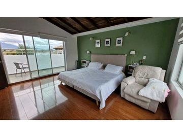 Amplia e iluminada casa en el mejor conjunto de Zipaquirá
