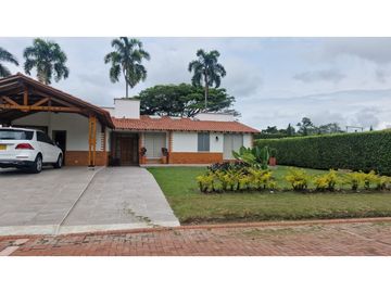 SE ARRIENDA HERMOSA CASA  EN CERRITOS  VILLA CONCHA