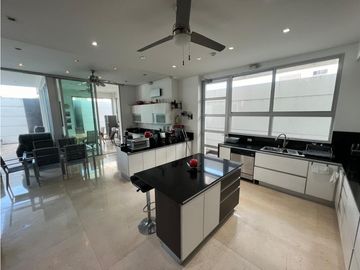 SE VENDE CASA DE LUJO EN ALTOS DE RIOMAR