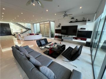SE VENDE CASA DE LUJO EN ALTOS DE RIOMAR