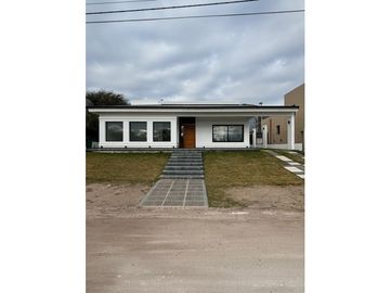 SE VENDE CASA A ESTRENAR 3 DORMITORIOS EN EL DORADO 2