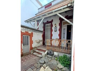 VENTA / CHALET ANTIGUO 4 AMBIENTES / PARA RECICLAR / MAR DEL PLATA