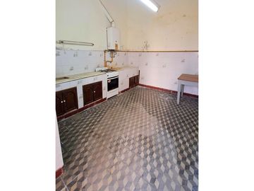 VENTA / CHALET ANTIGUO 4 AMBIENTES / PARA RECICLAR / MAR DEL PLATA