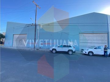 Renta Bodega Zona Centro 1,390mts + Mezannine