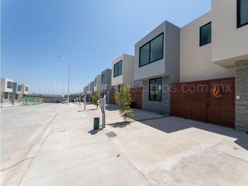 En Venta Casa de 3 recamaras en Los Cabos, casa club con gym, caseta de acceso, área infantil - Hemisferia residencial