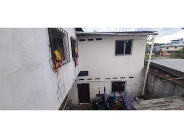 En venta 2 casas renteras centro de Quininde