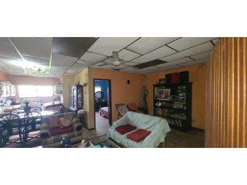 En venta 2 casas renteras centro de Quininde