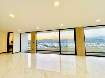 Casa en  venta en exclusivo cluster Gran Reserva Lomas de Angelopolis Puebla.