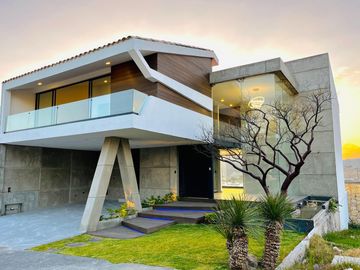 Casa en  venta en exclusivo cluster Gran Reserva Lomas de Angelopolis Puebla.