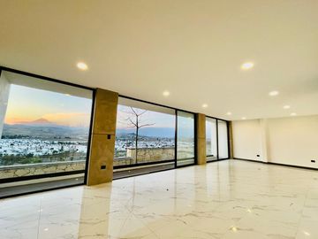 Casa en  venta en exclusivo cluster Gran Reserva Lomas de Angelopolis Puebla.