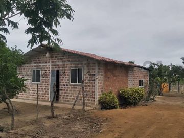 VENTA DE QUINTA EN PUERTO CAYO, MANABI