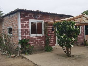 VENTA DE QUINTA EN PUERTO CAYO, MANABI