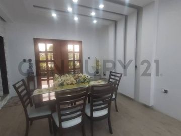 VENTA DE QUINTA EN PUERTO CAYO, MANABI