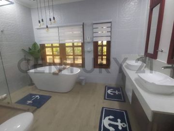 VENTA DE QUINTA EN PUERTO CAYO, MANABI