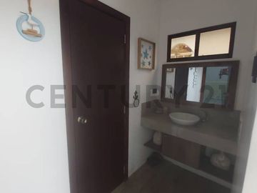 VENTA DE QUINTA EN PUERTO CAYO, MANABI