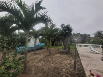 VENTA DE QUINTA EN PUERTO CAYO, MANABI