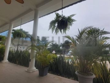 VENTA DE QUINTA EN PUERTO CAYO, MANABI