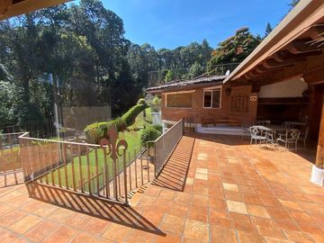 Casa en venta junto al club de golf vista verde 7 recamaras Avándaro valle de Bravo