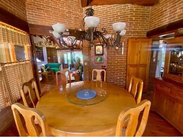 Casa en venta junto al club de golf vista verde 7 recamaras Avándaro valle de Bravo