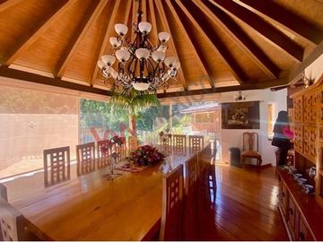 Casa en venta junto al club de golf vista verde 7 recamaras Avándaro valle de Bravo