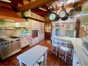 Casa en venta junto al club de golf vista verde 7 recamaras Avándaro valle de Bravo