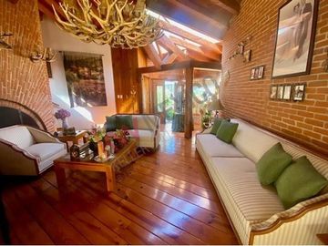 Casa en venta junto al club de golf vista verde 7 recamaras Avándaro valle de Bravo