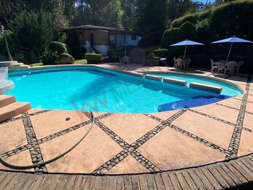 Casa en venta junto al club de golf vista verde 7 recamaras Avándaro valle de Bravo