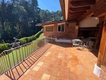 Casa en venta junto al club de golf vista verde 7 recamaras Avándaro valle de Bravo