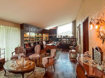 Residencia de Lujo con Piscina y Terraza - A 1 Cuadra de Av. Caminos del Inca