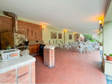 Residencia de Lujo con Piscina y Terraza - A 1 Cuadra de Av. Caminos del Inca