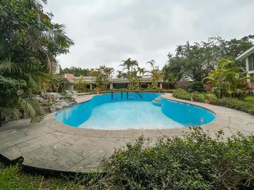 Residencia de Lujo con Piscina y Terraza - A 1 Cuadra de Av. Caminos del Inca