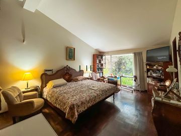 Residencia de Lujo con Piscina y Terraza - A 1 Cuadra de Av. Caminos del Inca