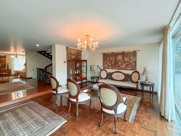 Residencia de Lujo con Piscina y Terraza - A 1 Cuadra de Av. Caminos del Inca