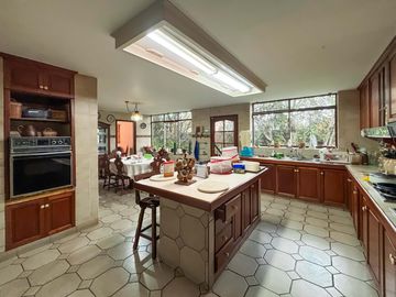 Residencia de Lujo con Piscina y Terraza - A 1 Cuadra de Av. Caminos del Inca