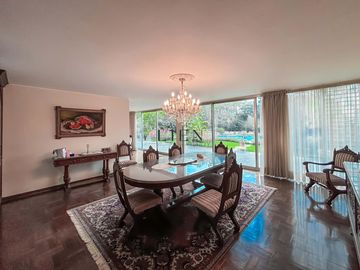 Residencia de Lujo con Piscina y Terraza - A 1 Cuadra de Av. Caminos del Inca