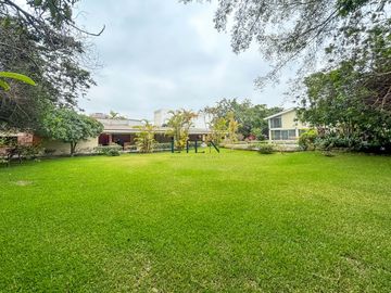 Residencia de Lujo con Piscina y Terraza - A 1 Cuadra de Av. Caminos del Inca