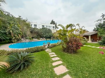 Residencia de Lujo con Piscina y Terraza - A 1 Cuadra de Av. Caminos del Inca
