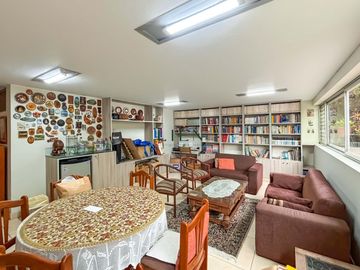 Residencia de Lujo con Piscina y Terraza - A 1 Cuadra de Av. Caminos del Inca