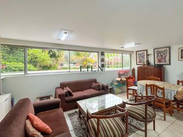 Residencia de Lujo con Piscina y Terraza - A 1 Cuadra de Av. Caminos del Inca