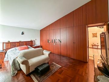Residencia de Lujo con Piscina y Terraza - A 1 Cuadra de Av. Caminos del Inca