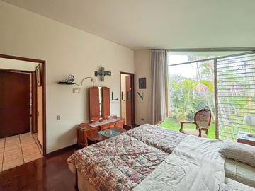 Residencia de Lujo con Piscina y Terraza - A 1 Cuadra de Av. Caminos del Inca