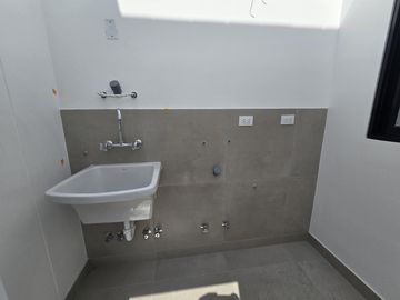 VENDO DEPARTAMENTO EN MIRAFLORES, ESTRENO