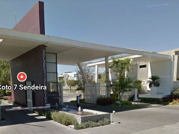 SOLARES TE ESPERA